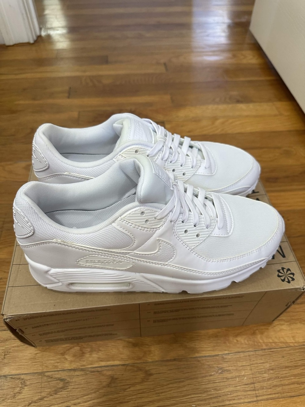 *Slightly Used* Nike Air Max 90 Women White (DH8010-100) Size 12W